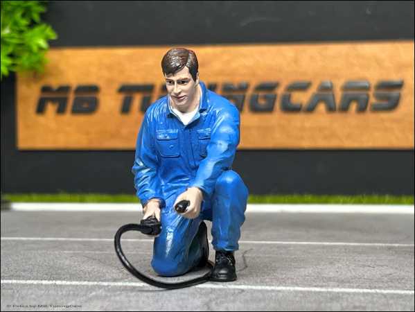 1:18 Tony Figure
